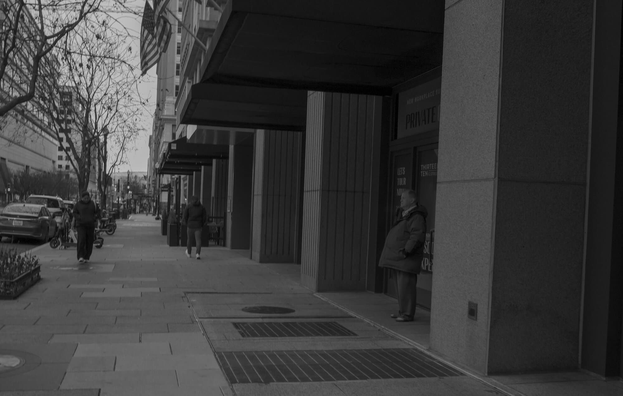 Black & White — frame 23