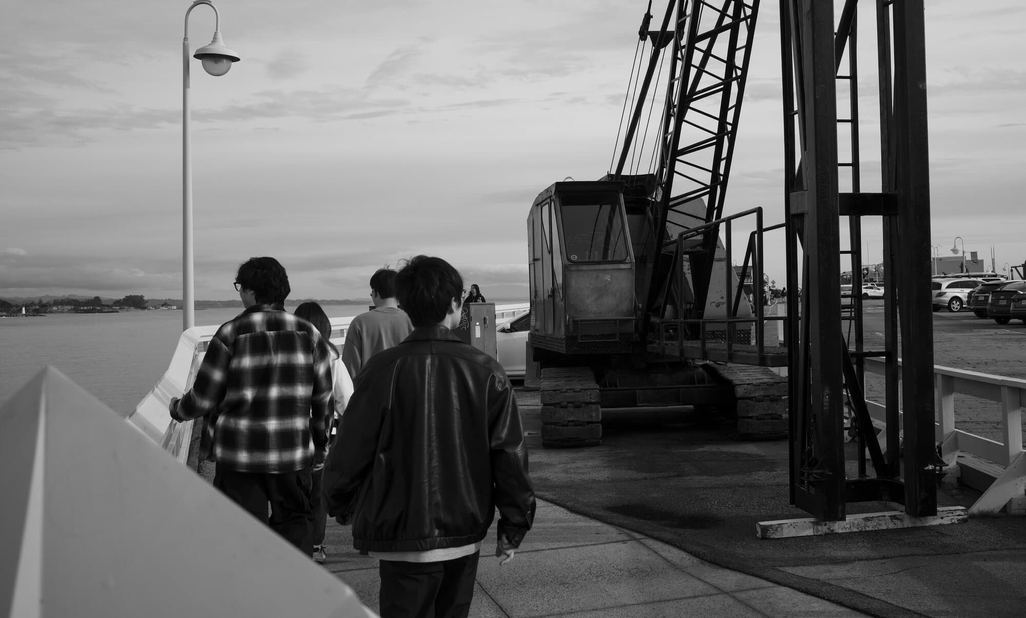 Black & White — frame 32